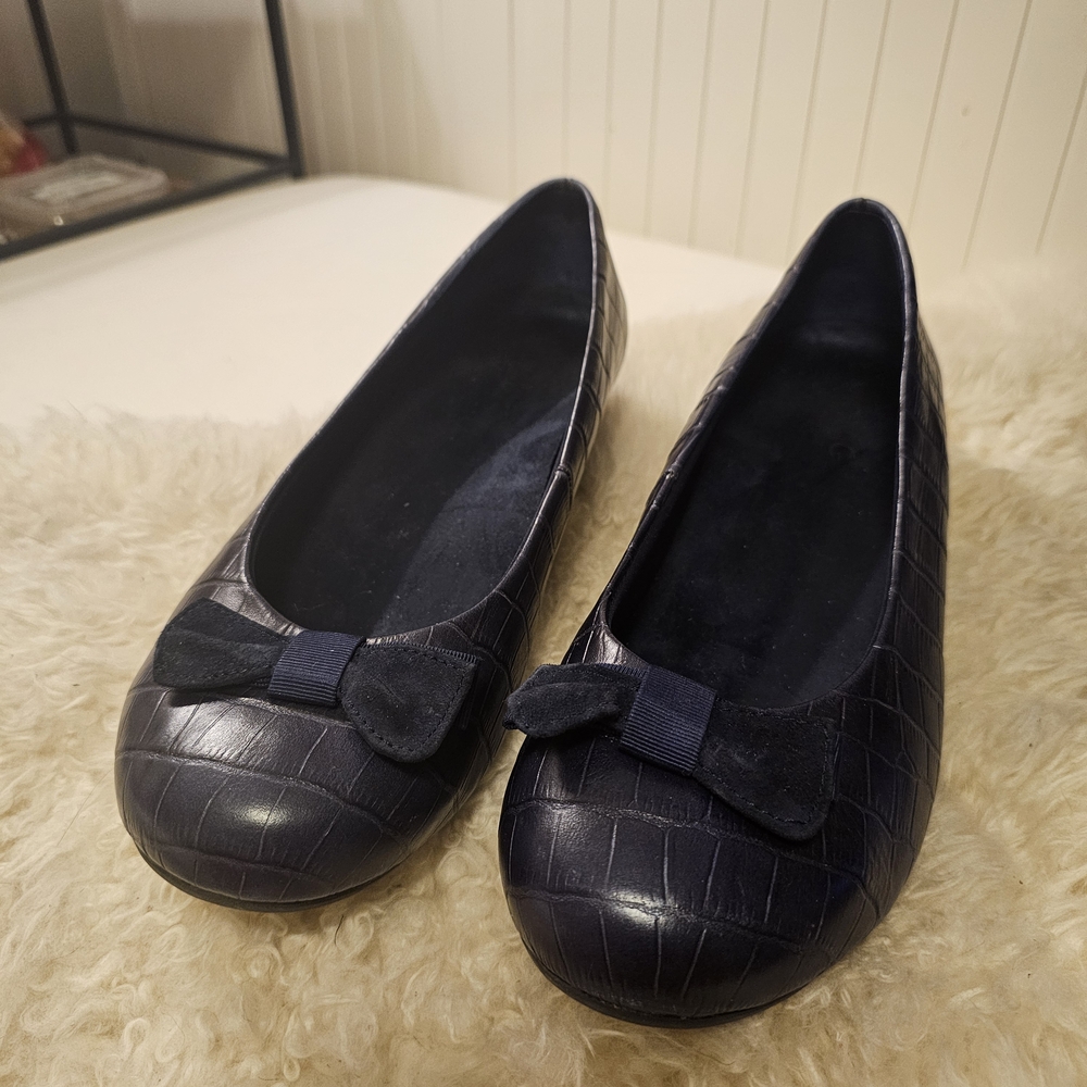 Vionic Navy Croc-Embossed Flats - Picture 4 of 15